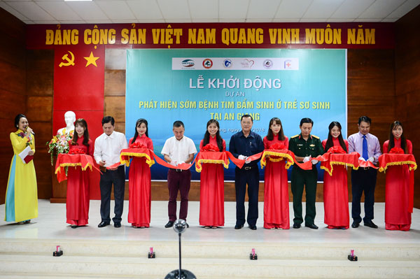 viettel tai tro gan 16 ty dong thiet bi chan doan benh tim tu xa cho gan 30 co so y te tai an giang