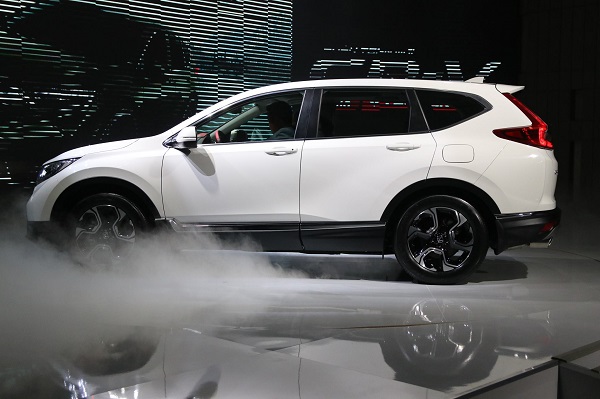honda cr v the he thu 5 co gia bao nhieu