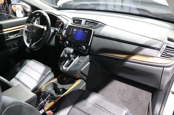 honda cr v the he thu 5 co gia bao nhieu