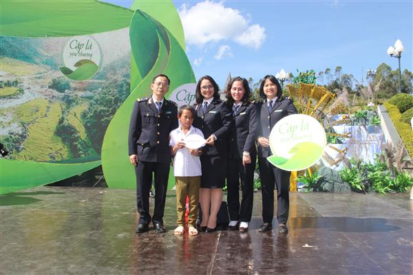 ban nu cong tong cuc hai quan thap sang uoc mo toi truong