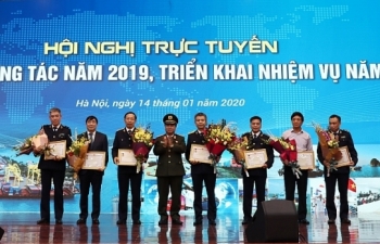 Trao Kỷ niệm chương “Bảo vệ an ninh Tổ quốc” cho lãnh đạo, công chức của Tổng cục Hải quan