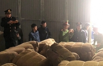 Vụ 42 tấn thuốc lá nhập lậu tại Cao Bằng: Công an làm việc với các đối tượng liên quan