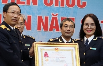 Nhiều tập thể, cá nhân của Tổng cục Hải quan nhận Huân chương Lao động