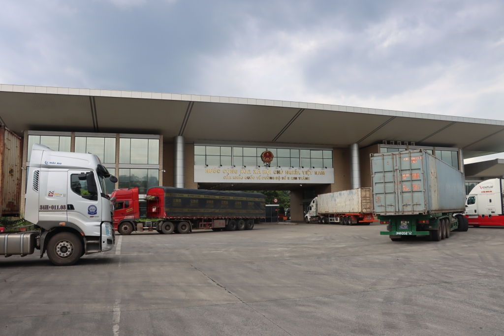 Kim ngạch xuất nhập khẩu giảm gần 15 tỷ USD trong 2 tháng đầu năm