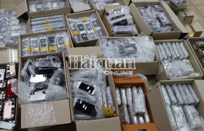 Phát hiện thêm gần nghìn điện thoại Iphone nhập lậu từ Hàn Quốc về Nội Bài