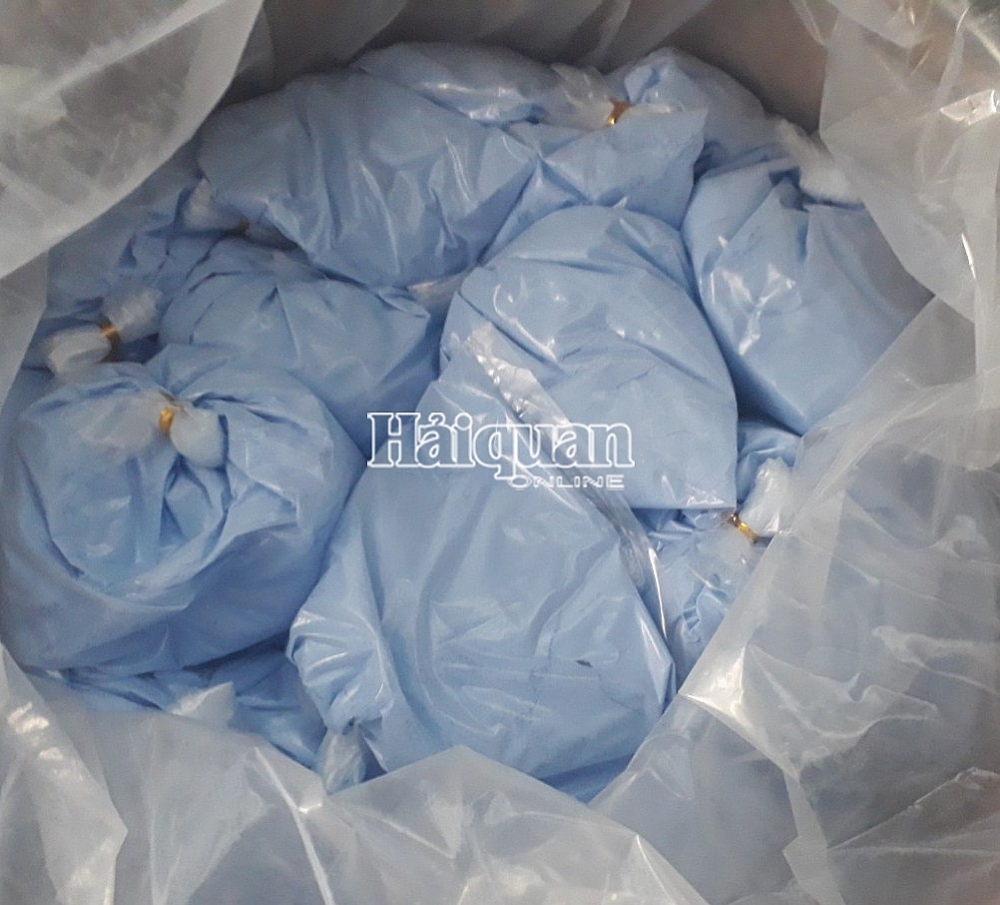 Phát hiện hàng giả mạo nhãn hiệu Adidas, Nike từ Trung Quốc vào Móng Cái, Quảng Ninh