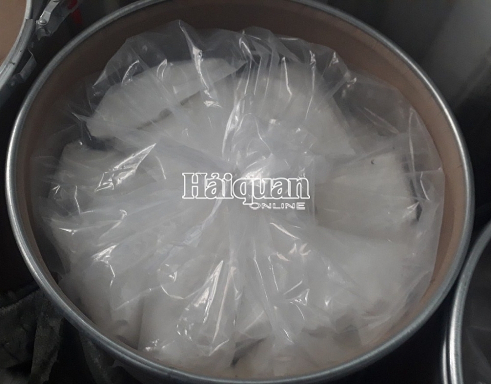 Phát hiện hàng giả mạo nhãn hiệu Adidas, Nike từ Trung Quốc vào Móng Cái, Quảng Ninh