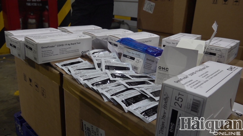 Bắt giữ hơn 85.000 test nhanh Covid-19 nhập lậu từ Hàn Quốc
