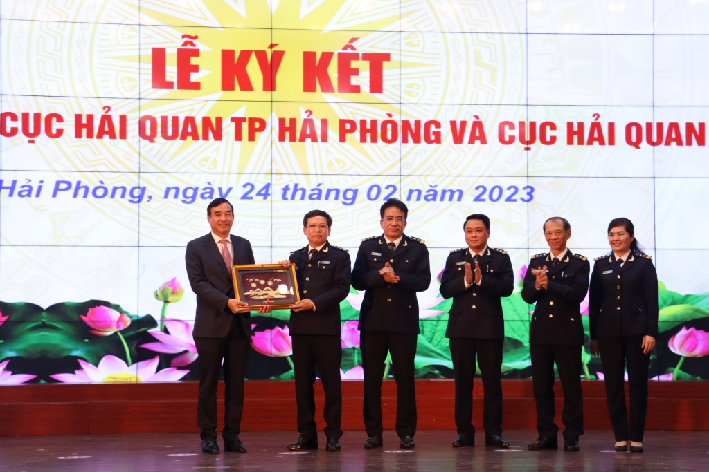 Cục Hải quan Hải Phòng- Cục Hải quan Đà Nẵng phối hợp tạo thuận lợi cho xuất nhập khẩu