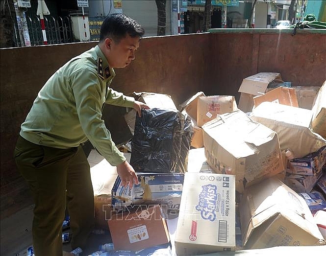 quan ly thi truong quang ngai tieu huy 10000 san pham la hang lau