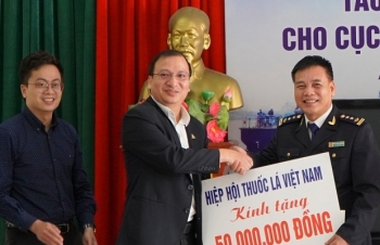 Trao thưởng thành tích triệt phá hơn 3 triệu bao thuốc lá lậu