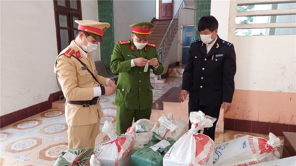 Cao Bằng: Lợi dụng cư dân biên giới để vận chuyển hàng lậu