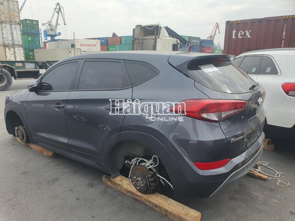 Tịch thu 9 ô tô quá cảnh tại cảng Hải Phòng