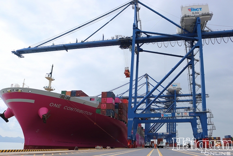 cang container quoc te hai phong da don 570 chuyen tau vao lam hang