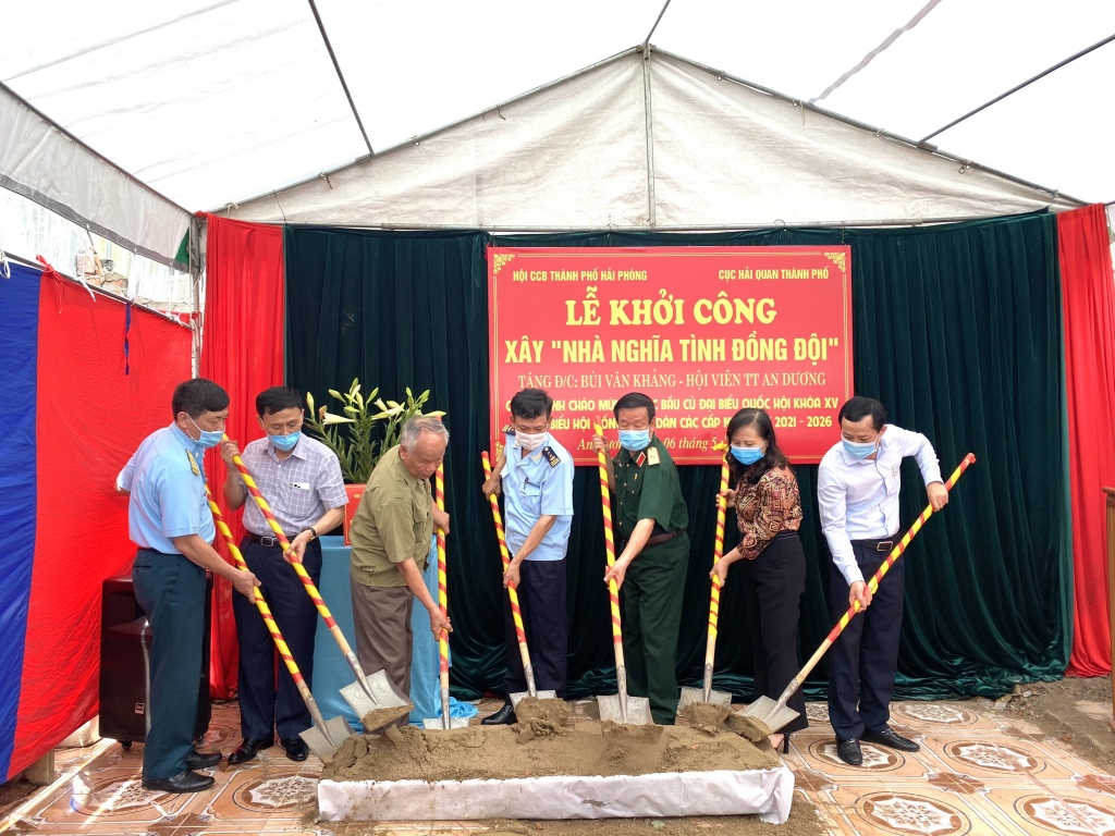 Hải quan Hải Phòng ủng hộ 50 triệu đồng xây nhà “Nghĩa tình đồng đội”
