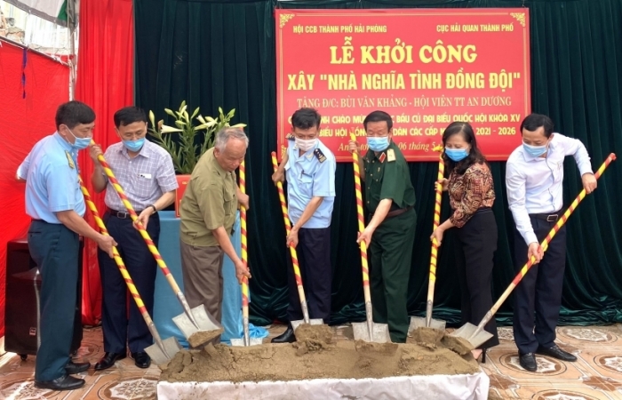 Hải quan Hải Phòng ủng hộ 50 triệu đồng xây nhà “Nghĩa tình đồng đội”