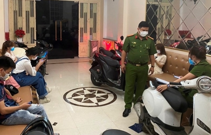 Phớt lờ lệnh cấm, quán Karaoke ở Hải Phòng vẫn lén lút hoạt động trong đại dịch