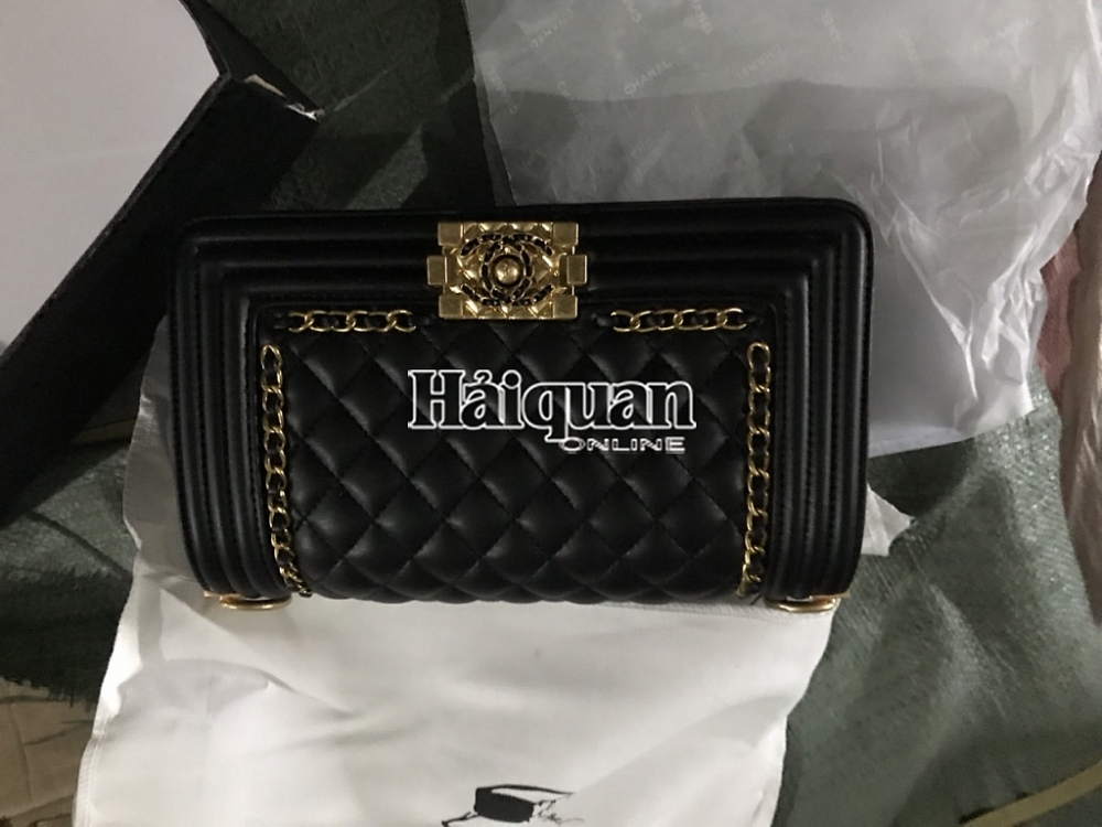 Cận cảnh 11.000 sản phẩm nghi giả mạo thương hiệu Louis Vuiton, Hermes