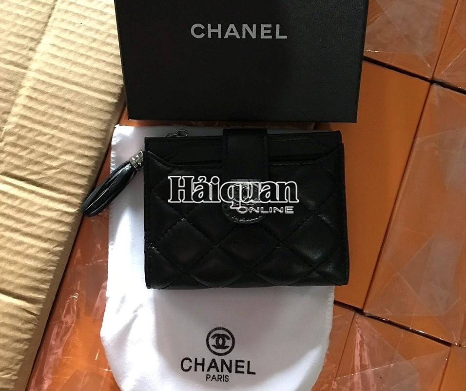 Cận cảnh 11.000 sản phẩm nghi giả mạo thương hiệu Louis Vuiton, Hermes