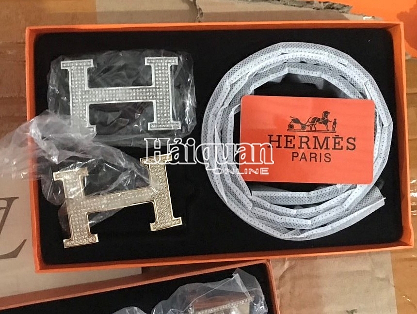 Cận cảnh 11.000 sản phẩm nghi giả mạo thương hiệu Louis Vuiton, Hermes