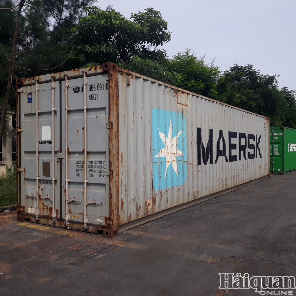 Hình ảnh container 40 feet chứa 15.000 hộp nước hoa và 50 kg nhụy hoa nghệ tây được thu giữ tại cảng Hải Phòng