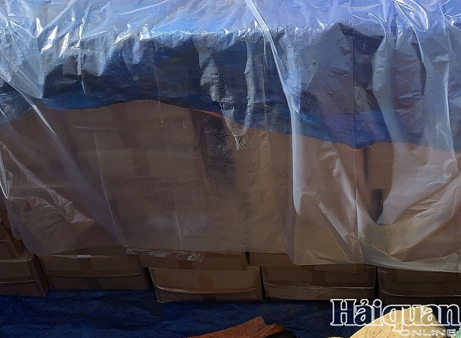 Bắt gần nửa triệu bao thuốc lá ngoại và hàng chục tấn nghi dược liệu tại Móng Cái