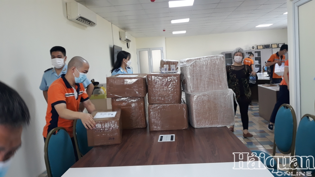 Cận cảnh vụ bắt giữ 17.000 viên thuốc điều trị Covid-19, điều trị ung thư nhập lậu