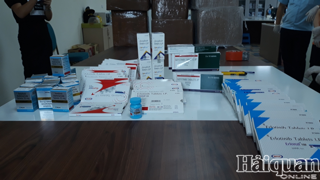 Cận cảnh vụ bắt giữ 17.000 viên thuốc điều trị Covid-19, điều trị ung thư nhập lậu