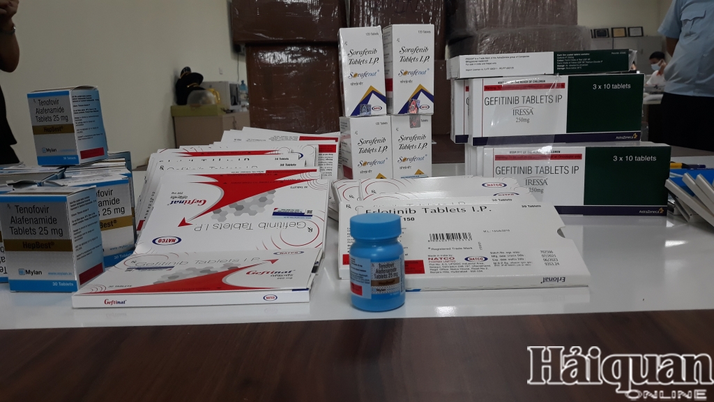 Cận cảnh vụ bắt giữ 17.000 viên thuốc điều trị Covid-19, điều trị ung thư nhập lậu