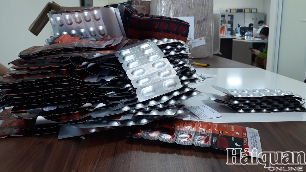 Cận cảnh vụ bắt giữ 17.000 viên thuốc điều trị Covid-19, điều trị ung thư nhập lậu