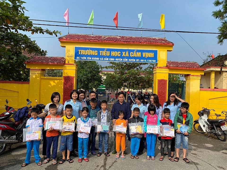 Công chức hải quan và hành trình thiện nguyện về vùng lũ miền Trung!