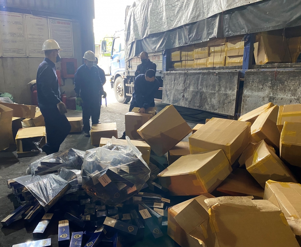 Tiêu hủy hơn 1 triệu bao thuốc lá 555 giả mạo