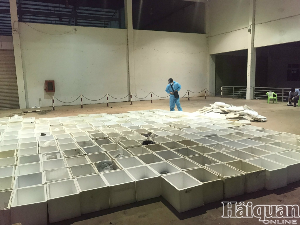 Buôn lậu 24 tấn hàng Nhật Bản, tráo đổi bằng… bát hương