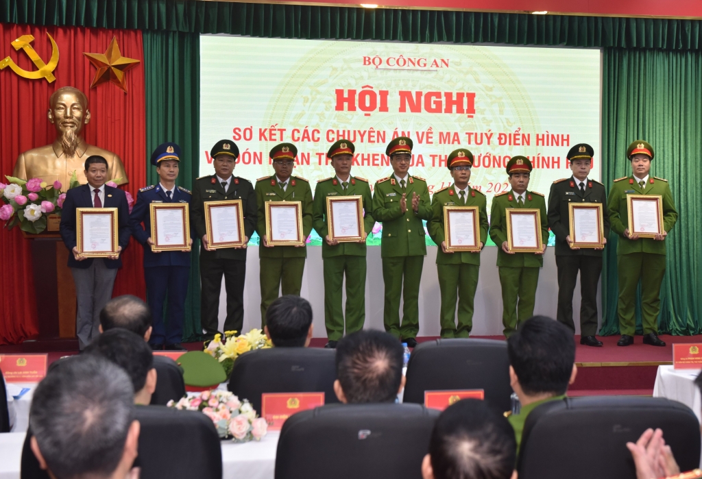 Thủ tướng: Không để Việt Nam trở thành điểm trung chuyển ma túy quốc tế