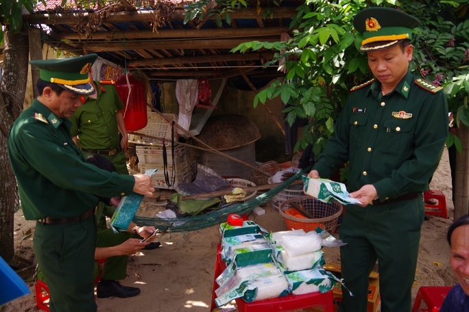 Nghi vấn tội phạm phi tang hàng chục kg ma túy trên biển