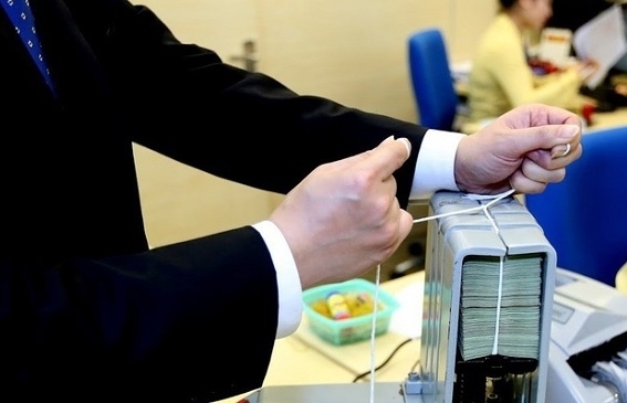 Tín dụng bật tăng mạnh, ngân hàng "siết" cho vay bất động sản