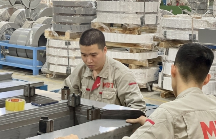 Sản xuất công nghiệp phục hồi mạnh mẽ