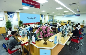 Lãi suất đi xuống trong khó khăn