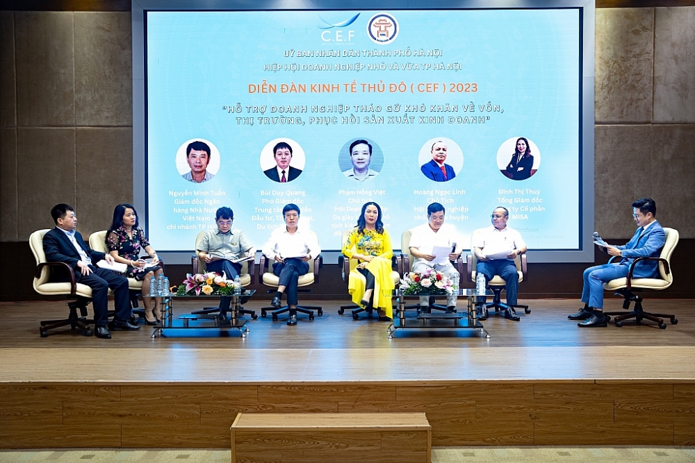 Các diễn giả chia sẻ tại Diễn đàn. Các diễn giả chia sẻ tại Diễn đàn.