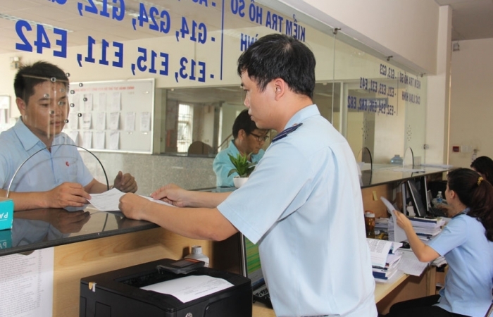 Thực hiện thủ tục miễn thuế đối với hàng phải thông báo Danh mục miễn thuế