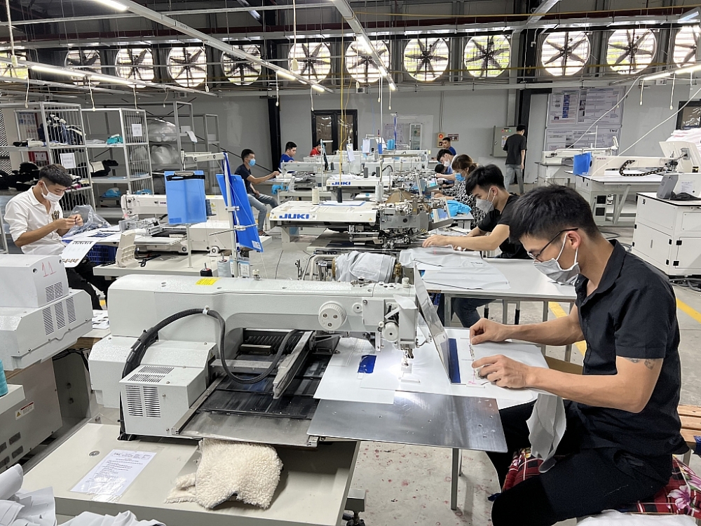 Chi phí nguyên liệu, logistics tăng cao khiến biên lợi nhuận của nhiều doanh nghiệp dệt may bị ảnh hưởng. Ảnh minh họa: H.Dịu