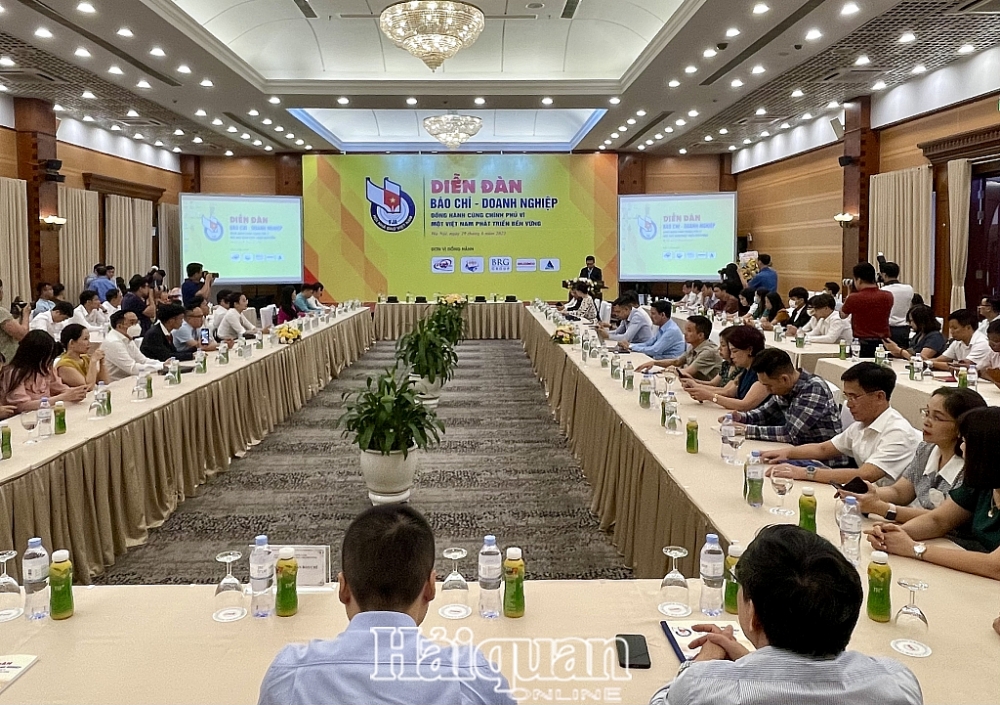 Chủ tịch Hội nhà báo Việt Nam phát biểu khai mạc diễn đàn. Ảnh: H.Dịu