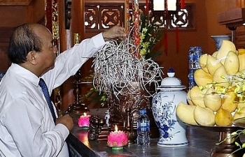 Thủ tướng thắp hương tri ân các anh hùng, liệt sĩ tại Yên Bái
