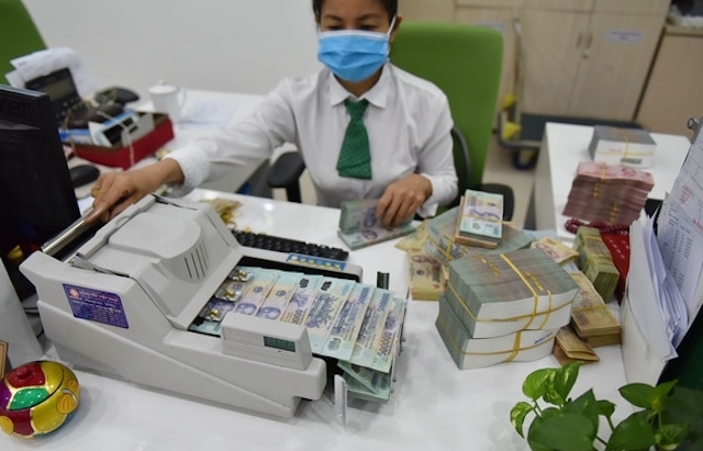 Một số ngân hàng được nới "room" tín dụng