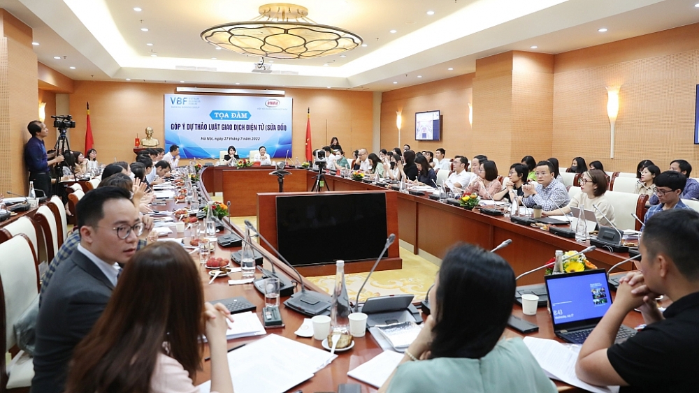 Các chuyên gia, doanh nghiệp tham dự Tọa đàm.