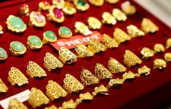 Bất ổn leo thang, giá vàng lại vọt đỉnh