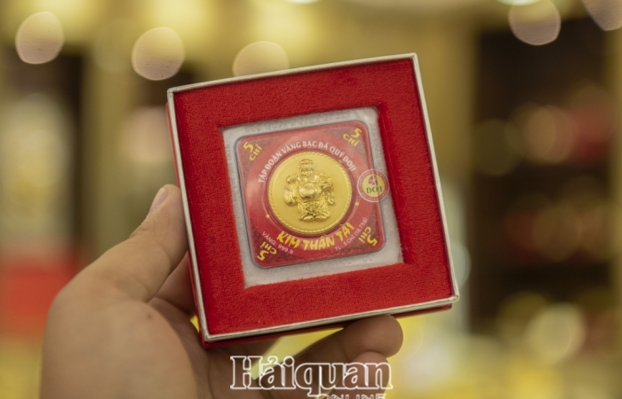 USD tiếp đà bứt tốc, vàng duy trì chiều đi xuống