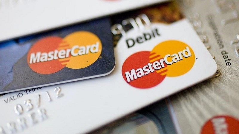 Thu khoảng 270 đầu phí các loại, ngân hàng tiếp tục yêu cầu Visa, Mastercard giảm phí