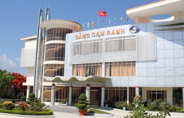 Quy định người và phương tiện ra vào Cảng quốc tế Cam Ranh