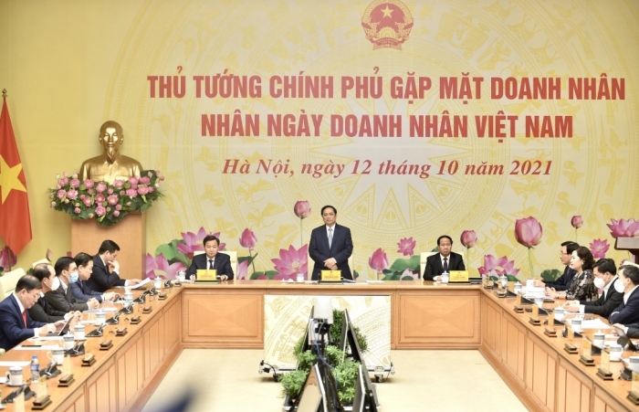 Thủ tướng: Từng bước mở cửa nền kinh tế, rà soát chính sách hỗ trợ doanh nghiệp
